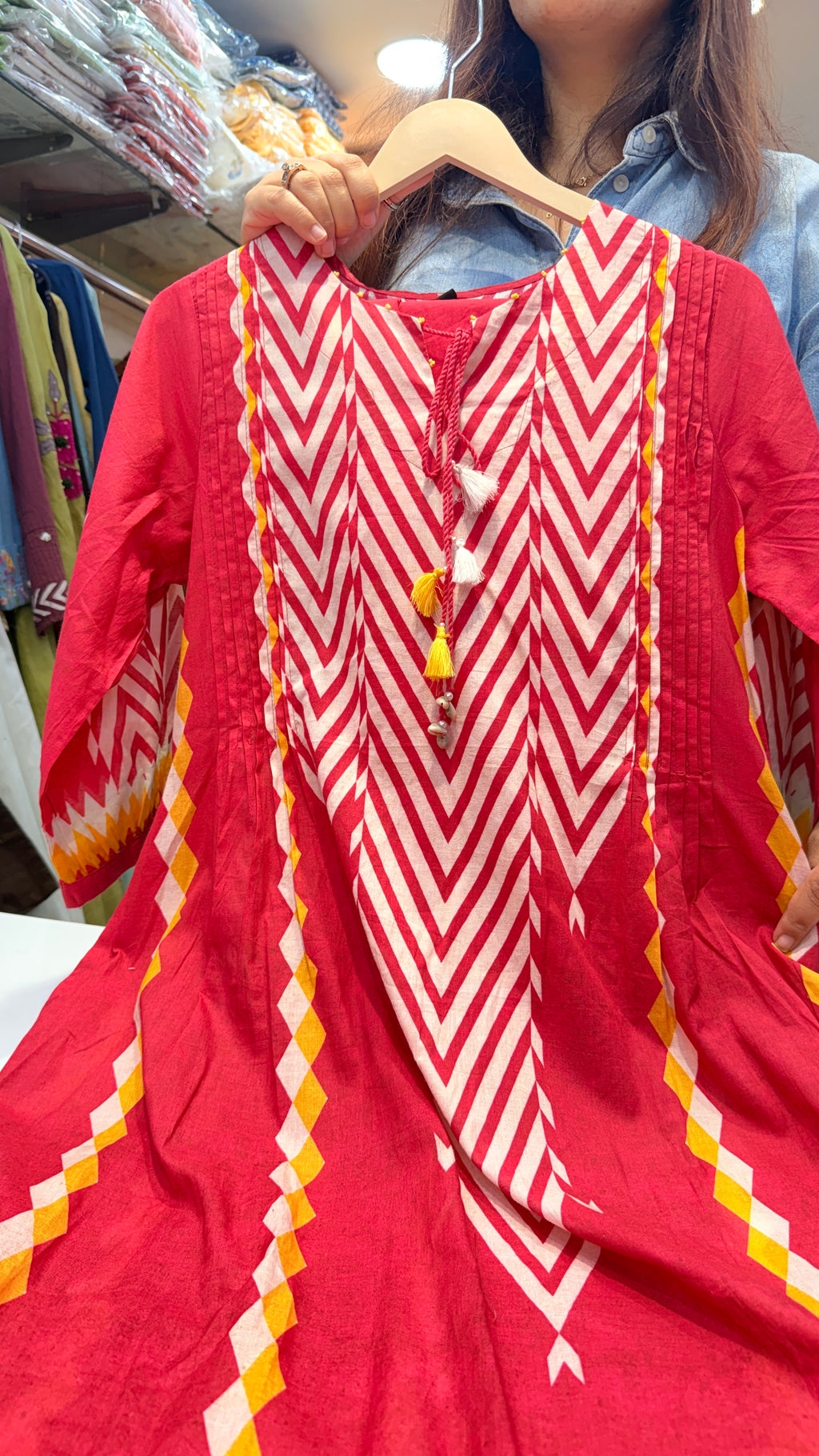 Red Chevron Printed Kurta Pant with Tassel Tie-Up Neck
