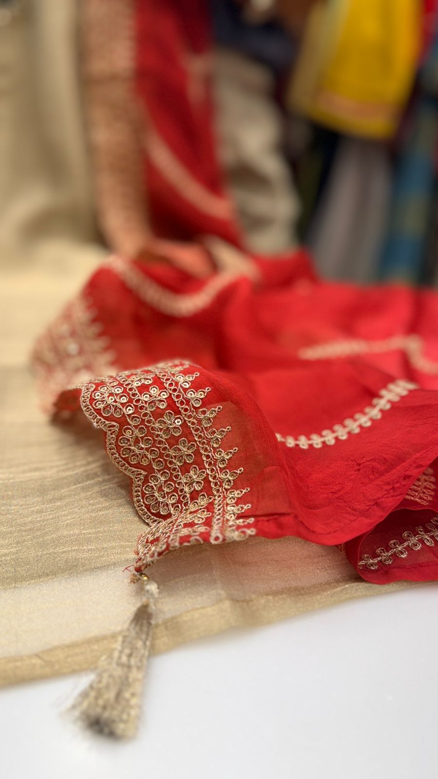 Gold Galesiar Glass Tissue